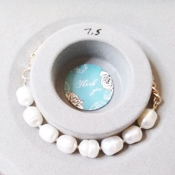2025 Trending! Cultured Pearls & Chunky Gold Chain Bracelet! Custom Sizes Avail. - Picture 6 of 8
